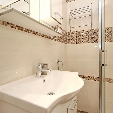 Tolles In Mit Eigenem Balkon By Interhome