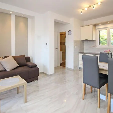 Tolles In Mit Eigenem Balkon By Interhome Apartmán Baška