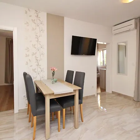 Tolles In Mit Eigenem Balkon By Interhome Appartement Baška